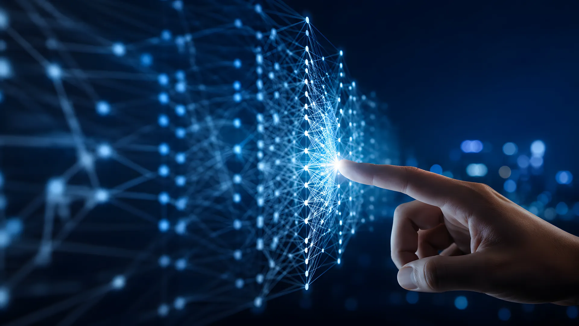 Ein Finger berührt ein leuchtendes digitales Netzwerk vor einer nächtlichen Skyline